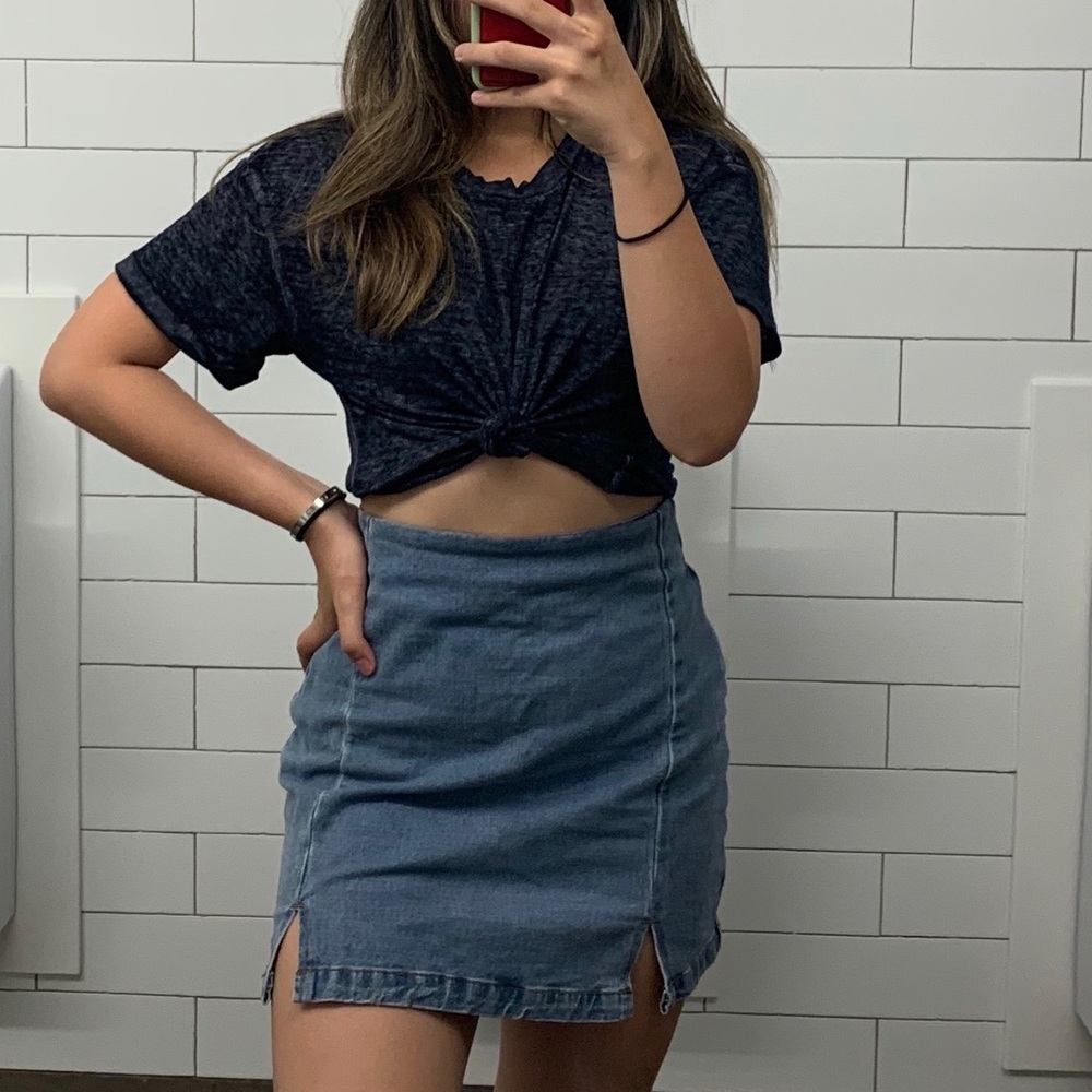 NEW !! DOUBLE SLIT BRANDY MELVILLE DENIM SKIRT